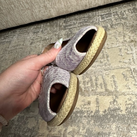 Gentle Souls by Kenneth Cole Women's Luci Ruffle A-line Peep Toe Wedge Sandals - Picture 11 of 11